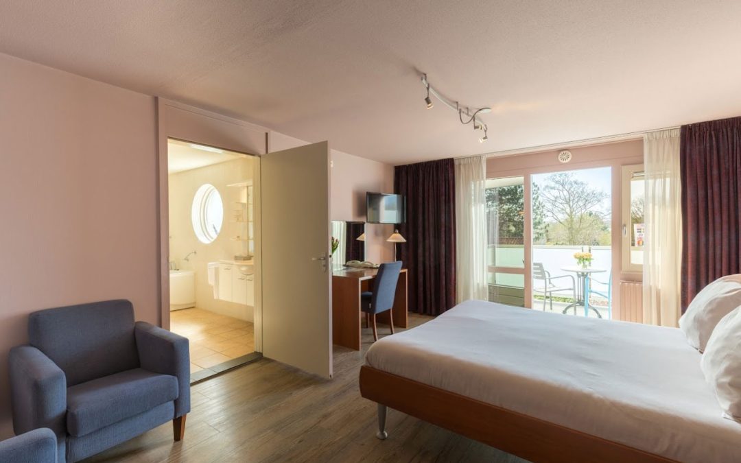 Comfort zimmer mit balkon und Badewanne
